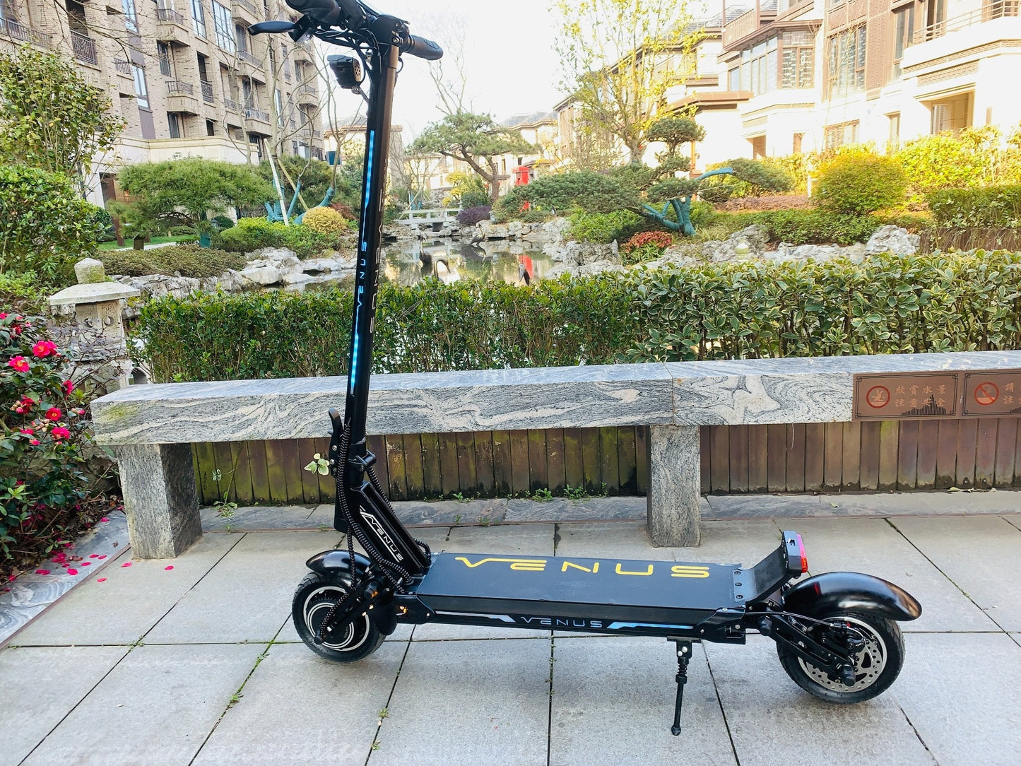 Venus 9.0 PRO 1600W / 2600W eScooter